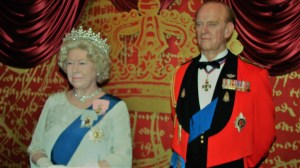 Elizabeth_II_Wax_Statue_in_Madame_Tussauds_London