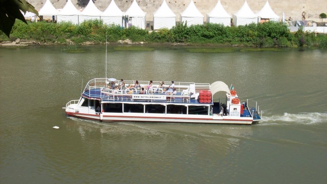 Roma_Battello_sul_Tevere